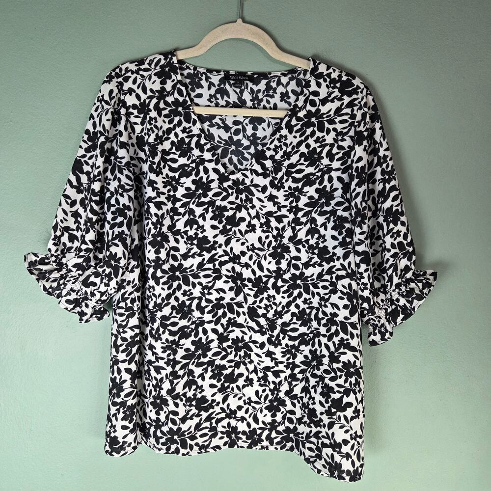 Well Worn Womens Large VNeck Half Sleeve Blouse Floral Print Black Shirt Top